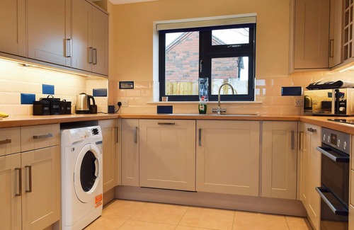 Swadlincote Cottage | Woodland View - UKC3893