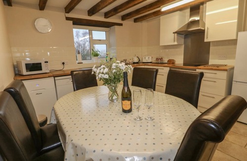 Hulland Ward Cottage | WOODLANDS FARM, family friendly, with open fire in Hulland Ward