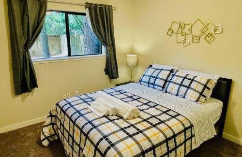 Panther Creek House | Woodlands House - FREE Parking & Fast WiFi - 3 Bed. 1,5 Bath