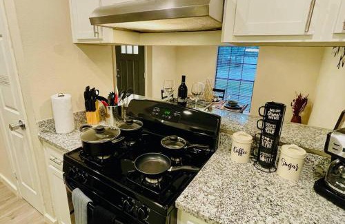 Panther Creek House | Woodlands House - FREE Parking & Fast WiFi - 3 Bed. 1,5 Bath