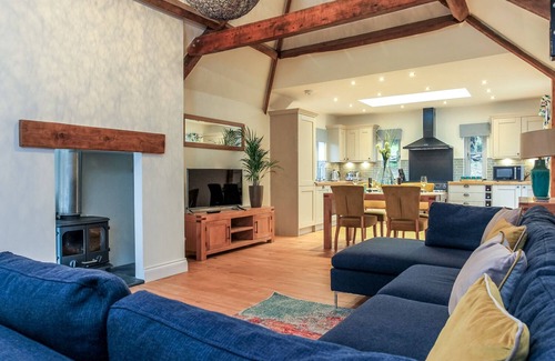 Chippenham Cottage | WOODMANS COTTAGE @ NABLES FARM, with open fire in Upper Seagry