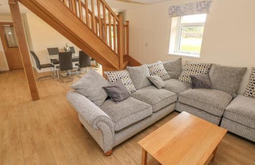 Miskin House | Woodpecker Barn