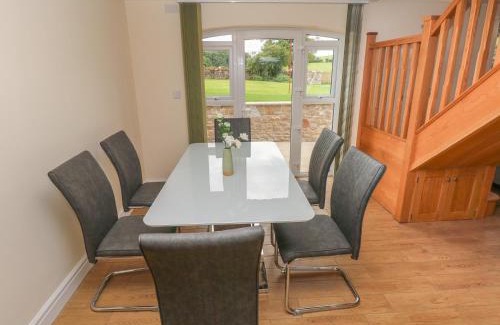 Miskin House | Woodpecker Barn