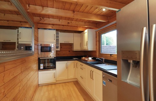 Willand Cottage | WOODPECKERS, character holiday cottage, with hot tub in Willand
