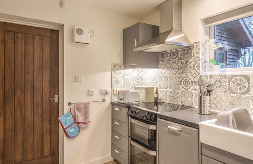 Church Stretton Cottage | WOODPECKERS COTTAGE, romantic, with open fire in Church Stretton