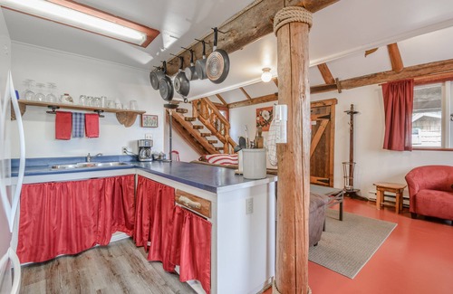 Bamfield Cabin | Woods End Landing