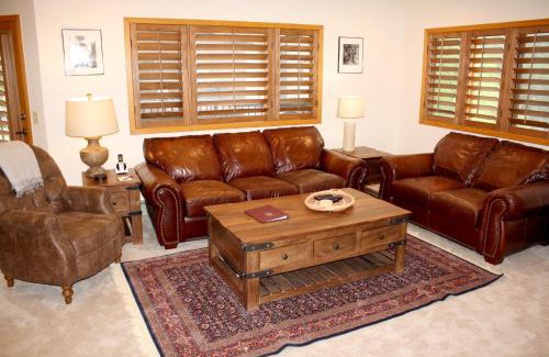 Warrior's Mark House | Woods Manor #302-A - Close to Main Street - Access to Indoor Hot Tub and Shuttle