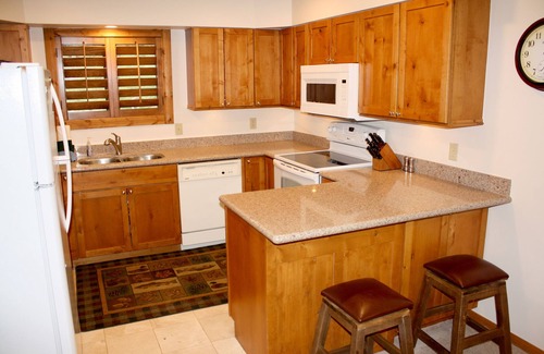 Warrior's Mark Condo | Woods Manor #302-A: Mountain Chic - Close to Main Street - Free Shuttle