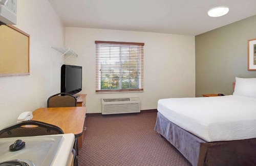 Greenbrier West Hotel | WoodSpring Suites Chesapeake-Norfolk South