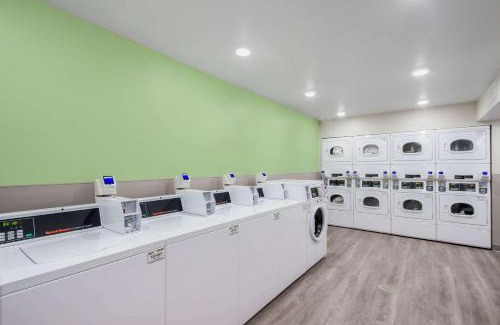Addison Hotel | WoodSpring Suites Chicago Addison