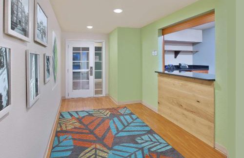 West Columbus Hotel | WoodSpring Suites Columbus Urbancrest