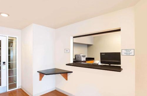 Bryan Hotel | WoodSpring Suites College Station