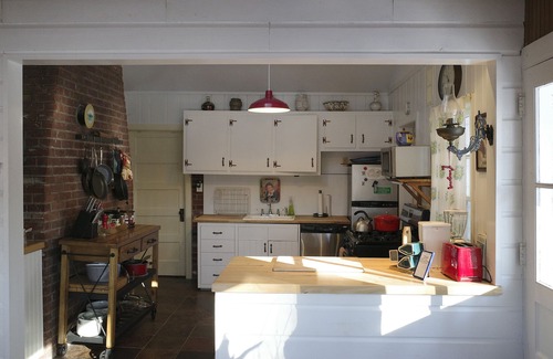 Glenford Cottage | Woodstock Cottage with hot tub. Close to town yet very private.