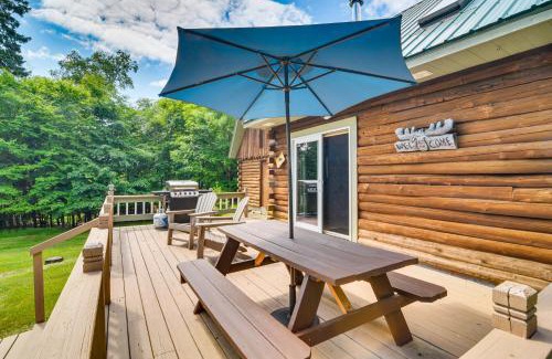 Beaver Cove House | Woodsy Beaver Cove Cabin with Deck and Fire Pit!