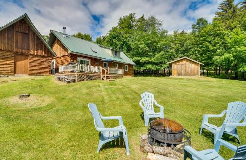 Beaver Cove House | Woodsy Beaver Cove Cabin with Deck and Fire Pit!