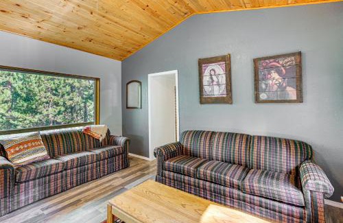 Crescent House | Woodsy Cabin Retreat about 4 Mi to Crescent Lake!