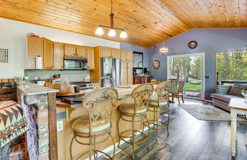 Crescent House | Woodsy Cabin Retreat about 4 Mi to Crescent Lake!