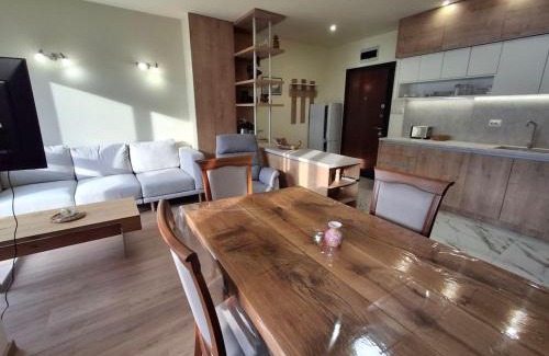 Shiligarnika Apartment | Woodsy views 1 bedroom apartment
