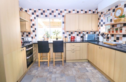 Roughton Cottage | WOODVIEW, family friendly, with open fire in Roughton