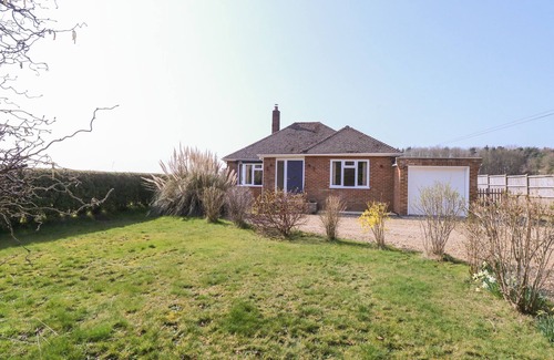 Roughton Cottage | WOODVIEW, family friendly, with open fire in Roughton