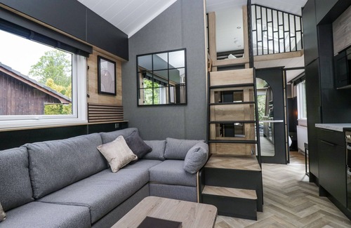 Keswick Cottage | WOOF LUXURY FAMILY POD, pet friendly, with hot tub in Keswick