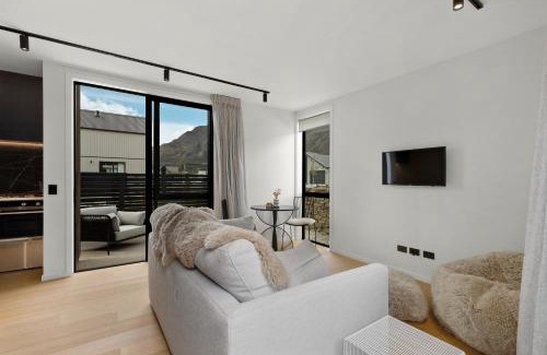 Kawarau Falls House | Woolshed retreat - Queenstown