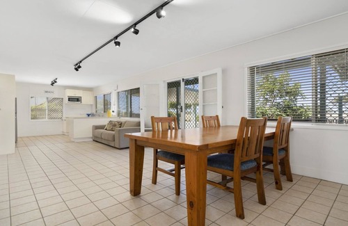 Woorim House | Woorim Beach House with Water Views