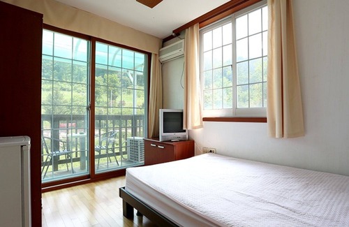 Jecheon House | Worak Pensionville Gauguin's House