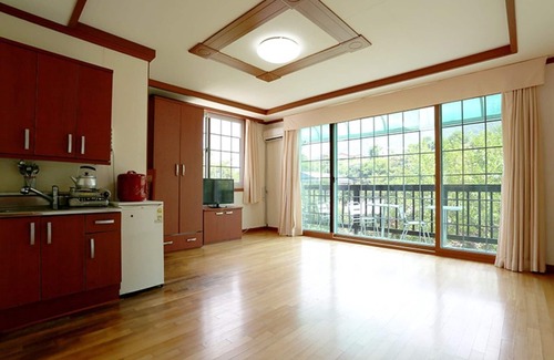 Jecheon House | Worak Pensionville Gogh's House