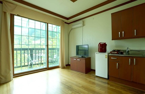 Jecheon House | Worak Pensionville Gogh's House