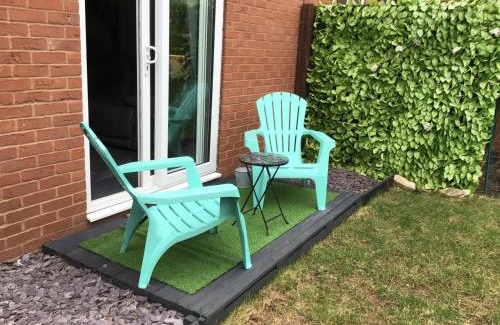 Worcester House | WORCESTER Fabulous Cherry Tree Mews self check in dogs welcome by prior arrangement , 2 double bedrooms ,super fast Wi-Fi, with free off road parking for 2 vehicles near Royal Hospital and woodland walks