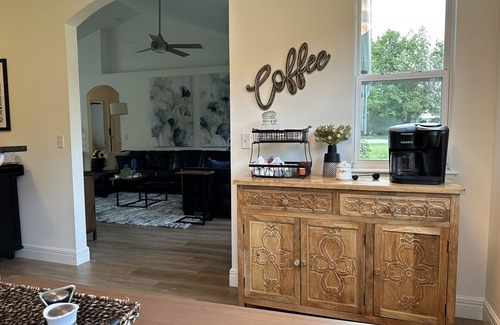 Bolivar House | Work/Play at this Peaceful Retreat: 10 min.to SBU & 20 min to Stockton Lake