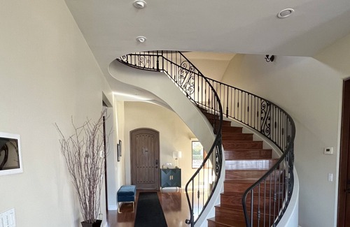 Sunset Cliffs House | Work remote in San Diego. Quiet neighborhood between the Harbor & Sunset Cliffs.