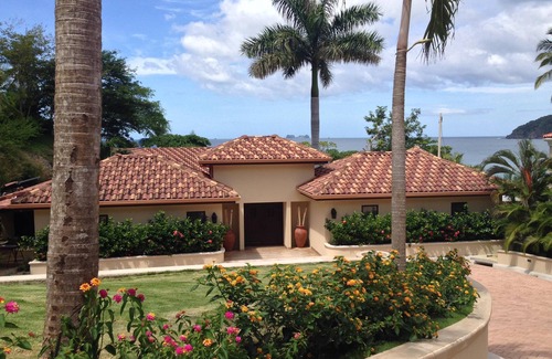 Playa Flamingo House | World Class Flamingo Beachfront Villa with 5 Poolside Bedroom Suites!