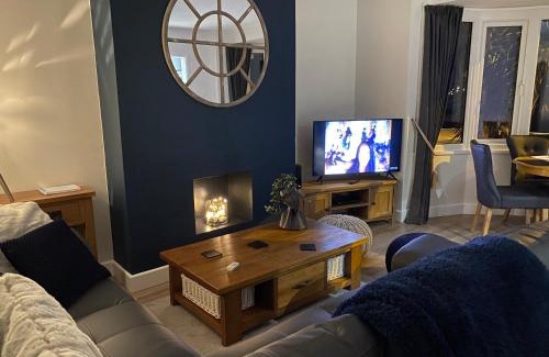 Worthing Apartment | WORTHING BEACH 180 - 2 bed seafront apartment with private parking