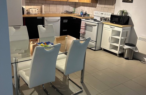 Chateauguay Apartment | Wow! Condo With Charging Station! With Garden!