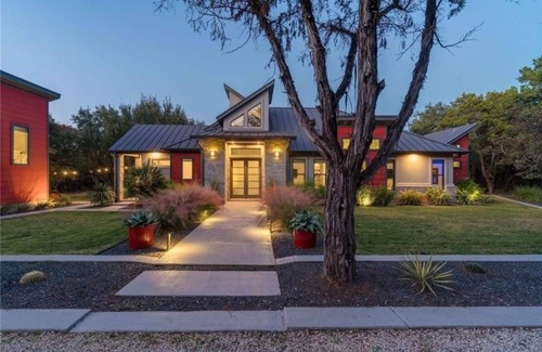 Austin Villa | Wow Factor Villa with Pool, Arcades, and More