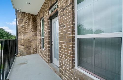Humble House | Wow! Private Newer 2 Bedroom House - King Bed - 10 mins from IAH Unit C