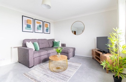 Boscombe Apartment | WOW! SeaView Beach Apartment Sleeps 6-Free Parking