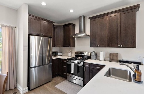 Bryant Pattengill West House | Wow! Stunning 2-bedroom home in Ann Arbor, 9 minute drive to campus & stadium!