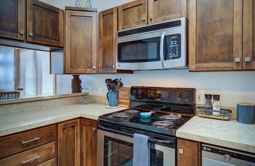 Banner Elk Condo | WOW Views Private Balcony+1 mile to Ski Beech - Walk to Overlook Barn