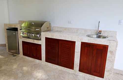 Dominical House | WOW! Walk to the beach! Insane ocean View! Perfect Location! Luxury Villa!