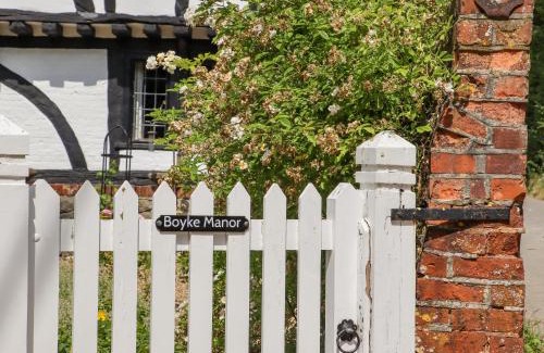 Etchinghill House | Wren Cottage at Boyke Manor