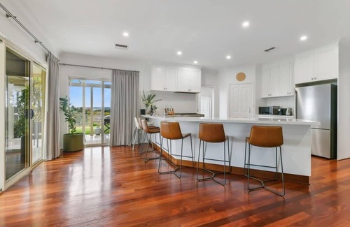 Orange House | Wren Hill - Dreamy Home with Spectacular Views