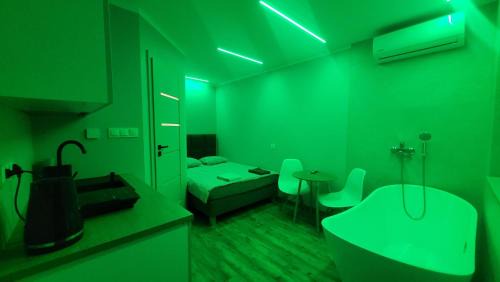Checiny Apartment | Wrzosowe Wzgórze - Małe Studio z Wanną w Pokoju
