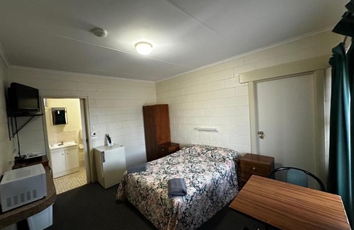 Wudinna Hotel | Wudinna Gawler Ranges Motel and Caravan Park
