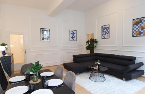 Wahring Apartment | Wunderschöne Altbau-Stil Wohnung