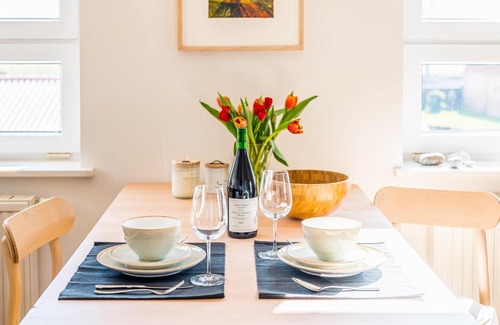 Boergerende-Rethwisch Apartment | Wunderschöne Ferienwohnung mit Feldblick und Balkon, mit kostenlosem Wlan und Strandfahrrad, Haustiere erlaubt