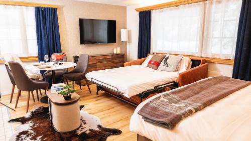 Klosters Platz Apartment | Wunderstay Alpine 16 Chic Studio Central Location