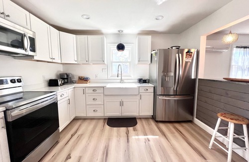 Middleway House | WV Cozy Cabin Summit Point Races